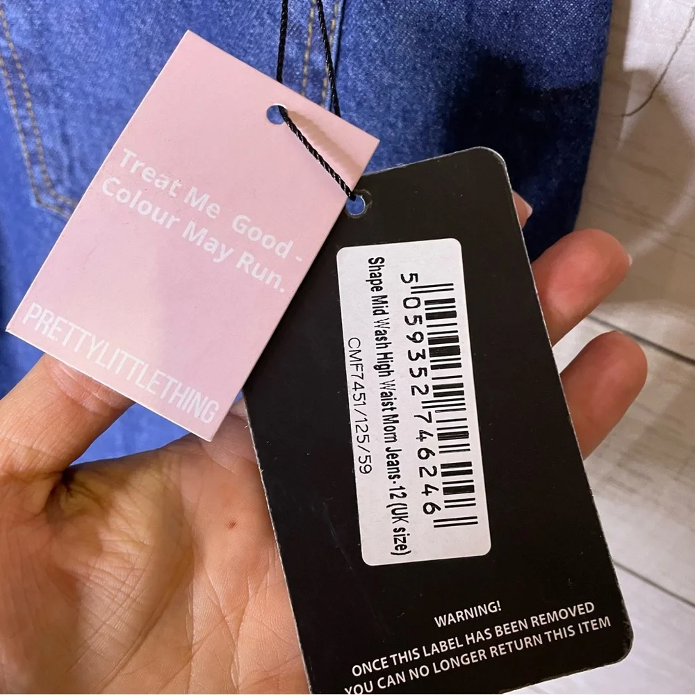 PrettyLittleThing Blue Straight Leg Jeans - Picture 6 of 7
